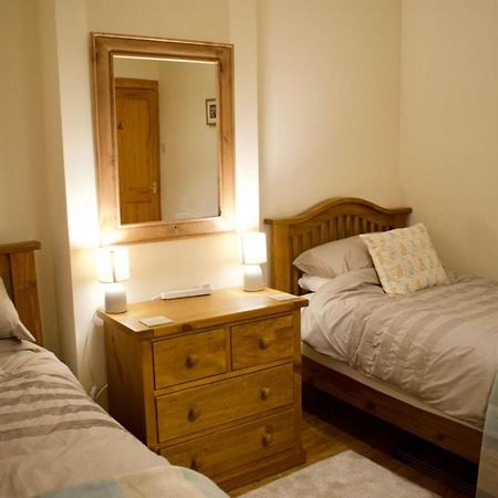 Newly Refurbed Home With Free Parking Edinburgh Exterior photo