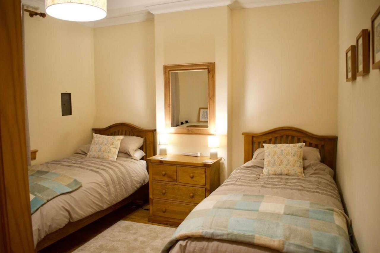 Newly Refurbed Home With Free Parking Edinburgh Exterior photo