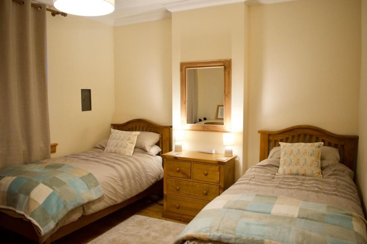 Newly Refurbed Home With Free Parking Edinburgh Exterior photo
